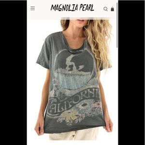 MAGNOLIA PEARL cali surfs up tee NWT